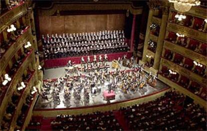 Vista general del teatro de La Scala de Milán, durante un concierto de Riccardo Muti en 2001.