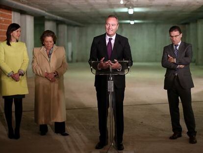 María José Català, Rita Barberá, Alberto Fabra y Serafín Castellano en el sótano del museo San Pío V.