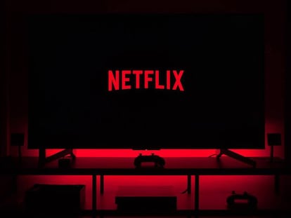 Netflix en un tele con logo rojo