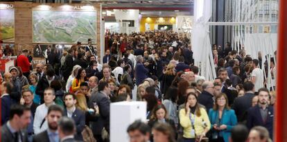 El sector servicios mantiene una buena tónica. En la imagen, vista general de la feria internacional de turismo Fitur de Madrid. 