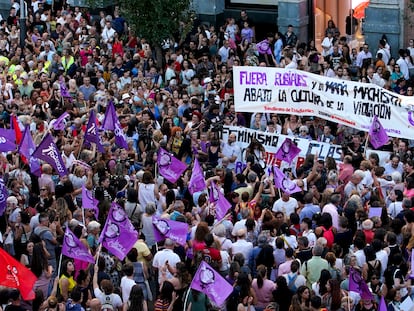 Concentración en apoyo a las campeonas del mundo para reivindicar un deporte libre de violencias machistas, en Callao (Madrid).