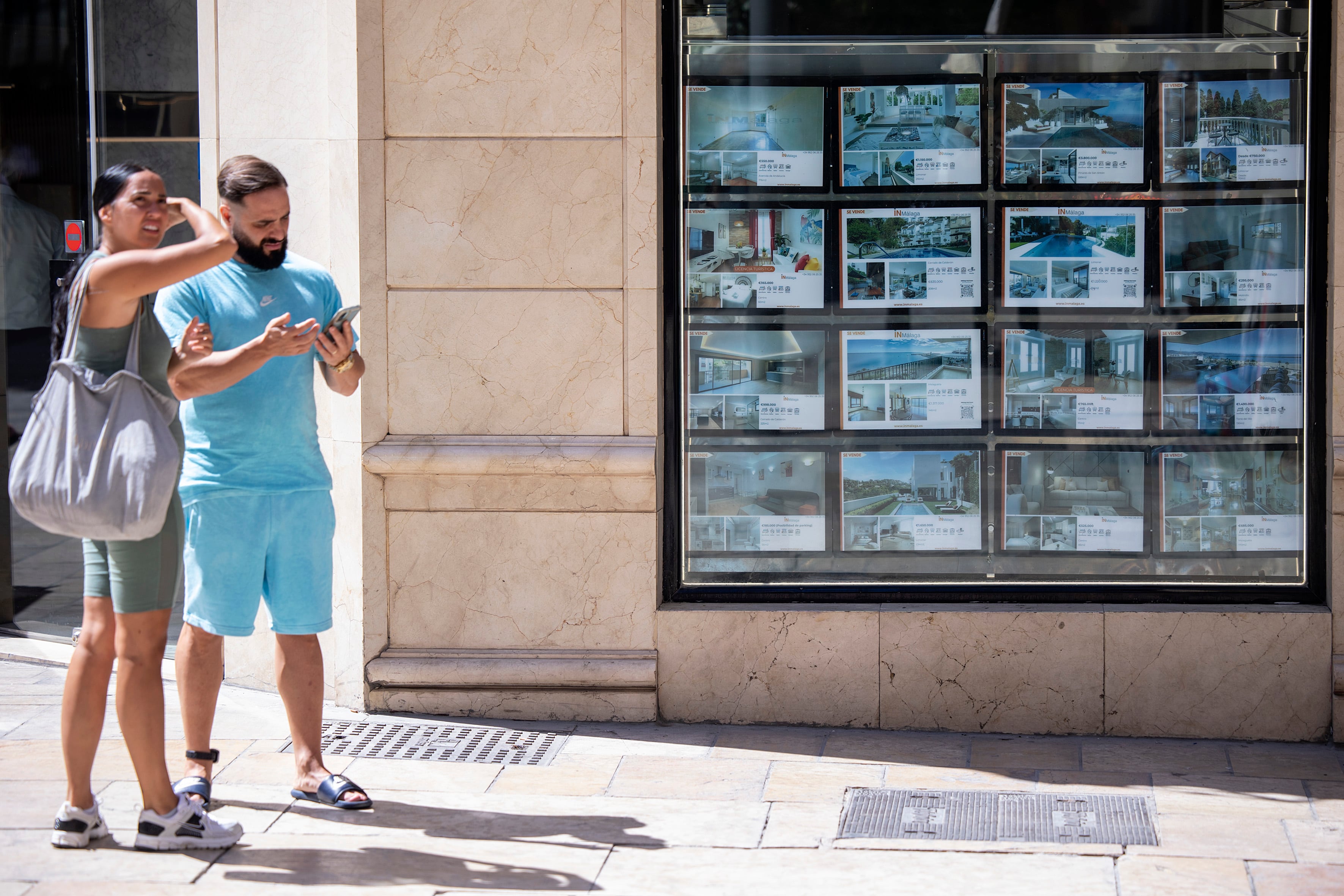 Jóvenes en Málaga el 6 de julio de 2025 