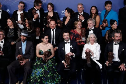 Los ganadores de los premios Goya 2023 posando este sábado en Sevilla.