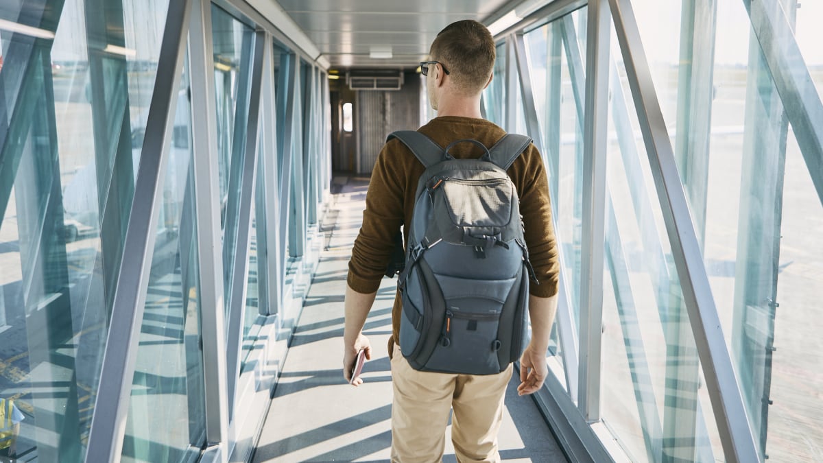 Olvídate de pagar un extra con la mochila de tamaño perfecto para Ryanair (ahora super rebajada)