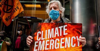 Protesta ecologista en Nueva York contra Blackrock y JP Morgan.