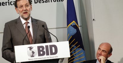 Mariano Rajoy y Luis de Guindos, en la inauguración de la sede del Banco Interamericano de Desarrollo (BID).