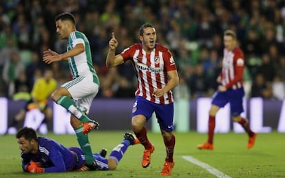 Koke celebra su gol al Betis en el Benito Villamarín.