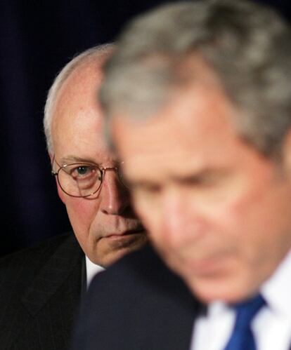 Dick Cheney, número 2 del Gobierno, tras el entonces presidente George Bush, en noviembre de 2007.