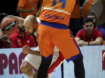 Spanoulis finta sobre Dubljevic.