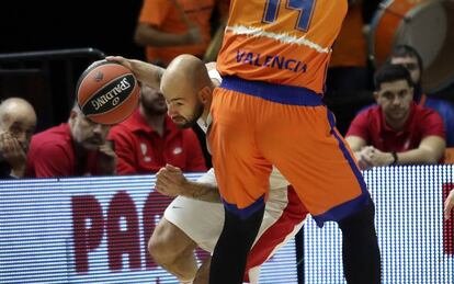 Spanoulis finta sobre Dubljevic.