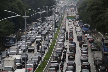 Congestionamento na Avenida 23 de Maio, importante via paulistana, no segundo dia da paralisação dos metroviários.