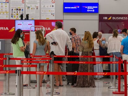 Passengers in Palma de Mallorca airport in the Balearic Islands line up for a flight to the UK on Sunday.
