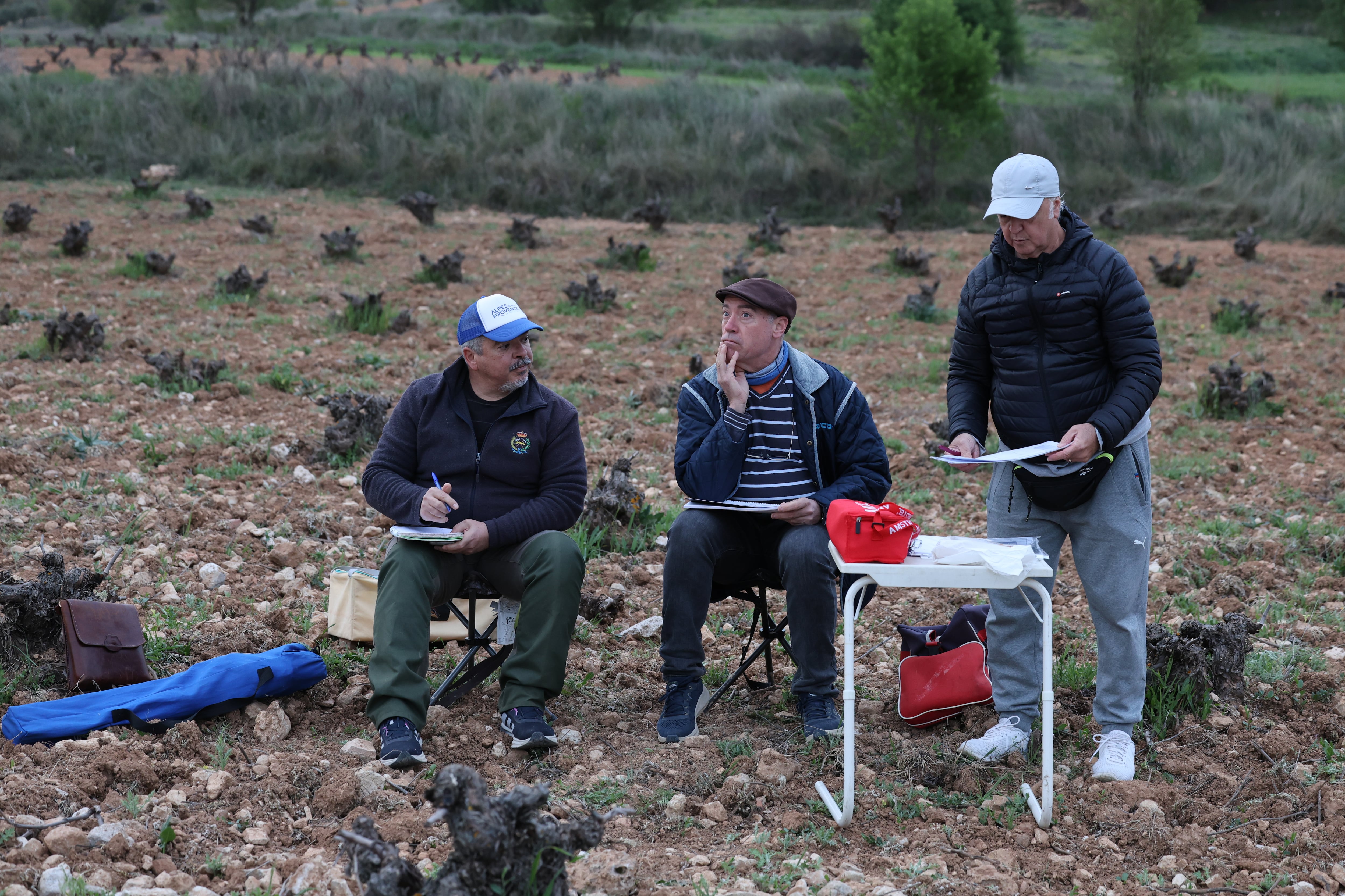 De derecha a izquierda, Cristóbal Vega, Pablo Luis López Espí y Lorenzo Marazuela, durante el conteo del sábado.