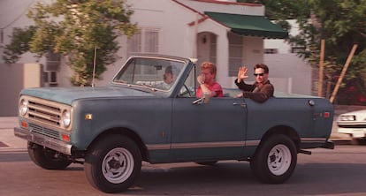 Keanu Reeves conduciendo por Santa Monica con su banda Dogstar en 1994.