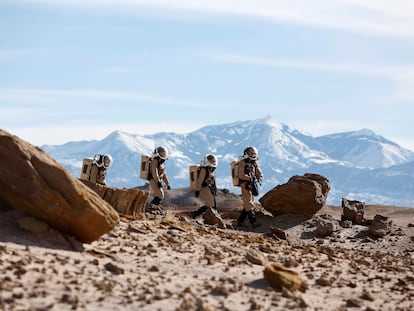 Miembros del equipo 125 EuroMoonMars B simulan una misión espacial a Marte, en el desierto de Utah (Estados Unidos), en marzo de 2013.