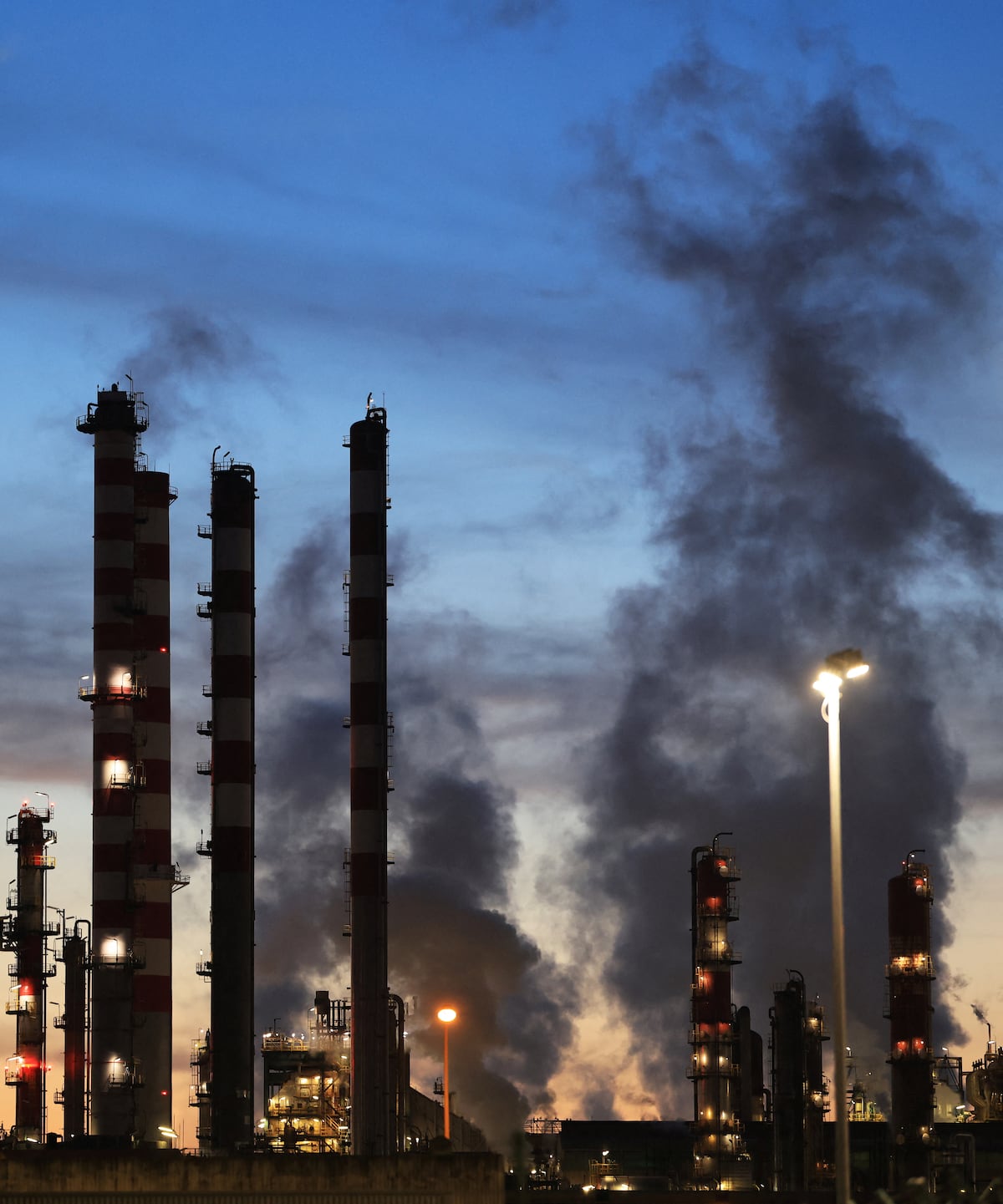 Repsol, cerca y lejos de Irán