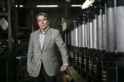 Francisco Elias, en la fábrica de su empresa de bombas para piscinas en Rubí.