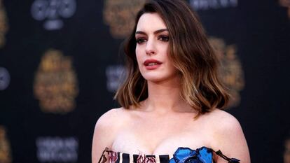 Anne Hathaway, na estreia de 'Alice através do espelho'.