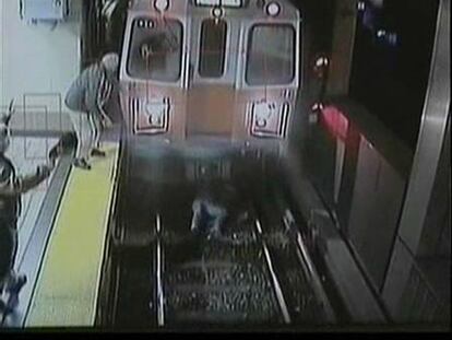 Salvada, por poco, de ser arrollada en el Metro de Boston