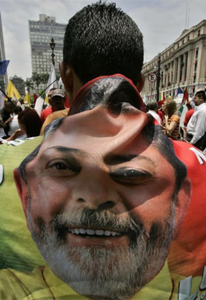 Un seguidor del presidente Luiz Inácio Lula da Silva, del Partido de los Trabajadores (PT) durante el cierre de campaña, en Sao Paulo.