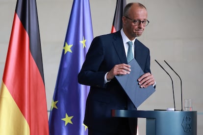 El canciller alemán Friedrich Merz tras ofrecer una declaración en la Cancillería, este lunes en Berlín.
