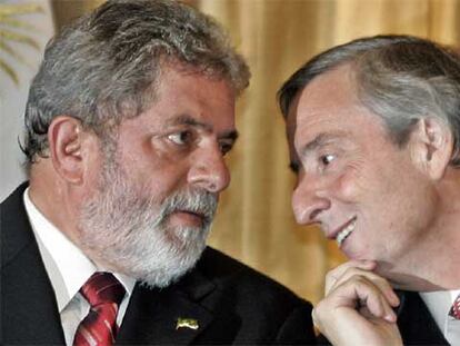 Luiz Inácio Lula da Silva (izquierda) y Néstor Kirchner, ayer en la ciudad argentina de Puerto Iguazú.