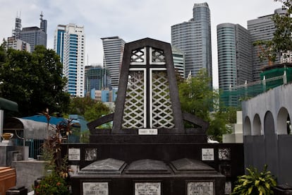 Cementerio del Sur en Makati, el centro de los negocios de la megalópolis de Manila. 