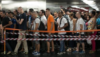 Accés bloquejat a l'estació de la Sagrera, el passat dilluns.