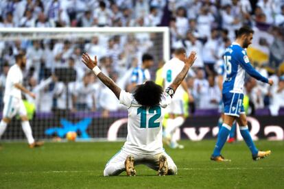 El defensa brasileño del Real Madrid, Marcelo Vieira celebra el cuarto gol del equipo marcado por Luka Modric.