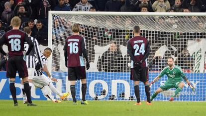 Vidal, en uno de los goles de penalti al Copenhague.