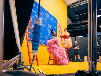 The writer Margot Lee Shetterly and the poet Amanda Gorman (on the stepladder) posing for the Pirelli calendar. 