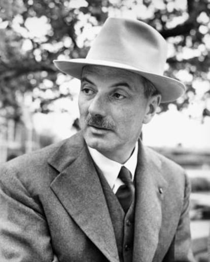 Lewis Mumford.