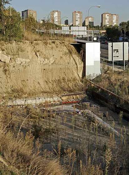 El yacimiento, junto al arroyo de las Moreras y la A-3.