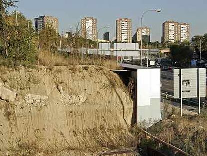 El yacimiento, junto al arroyo de las Moreras y la A-3.