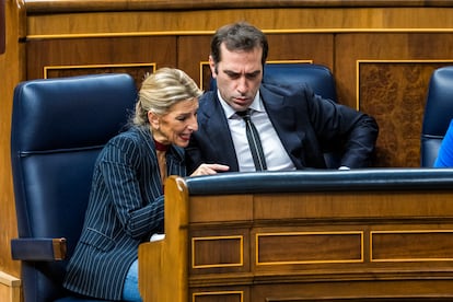 La ministra de Trabajo, Yolanda Díaz, y el de Economía, Carlos Cuerpo, en noviembre de 2024 en el Congreso.