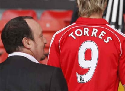 Torres y Benítez, en la presentación del jugador