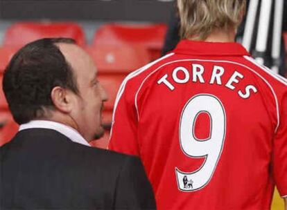 Torres y Benítez, en la presentación del jugador