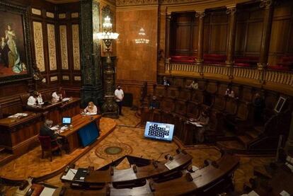 El ple de l'Ajuntament de Barcelona de setembre, amb regidors connectats telemàticament.