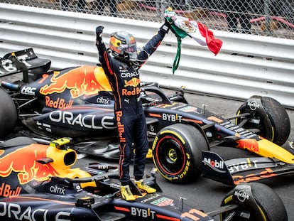Checo Pérez celebra su triunfo en el Gran Premio de Mónaco, el pasado 29 de mayo.