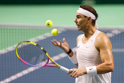 Nadal, durante un entrenamiento el lunes ante Alcaraz en la pista central del Palacio de los Deportes Jos Mara Martn Carpena, en Mlaga.