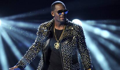 R. Kelly, durante una presentación en Los Ángeles (California) en 2013.