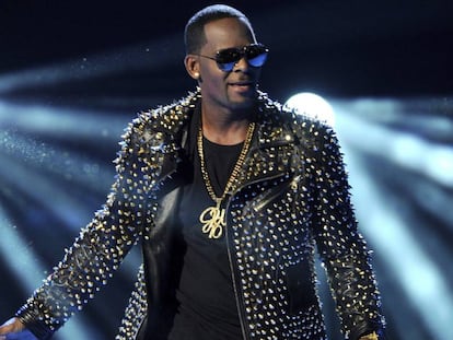 R. Kelly, durante una presentación en Los Ángeles (California) en 2013.