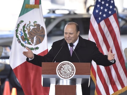 El exgobernador de Chihuahua César Duarte inaugura un cruce fronterizo, en 2016.