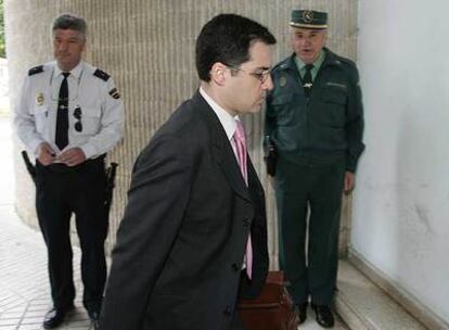 El juez Miguel Ángel Torres, instructor del <i>caso Malaya,</i> accede a los juzgados de Marbella.