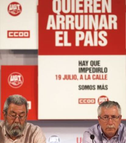 C&aacute;ndido M&eacute;ndez, de UGT, e Ignacio Fern&aacute;ndez Toxo, de CC OO, en la rueda de prensa. 