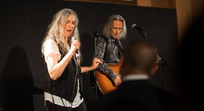 Patti Smith e Lenny Kaye, no Café de Havana.