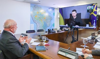 Lula da Silva durante una videoconferencia con Volodimir Zelenski, el 2 de marzo de 2023.