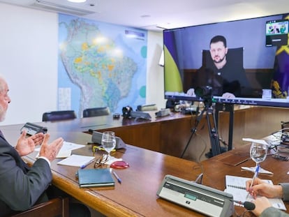 Lula da Silva durante una videoconferencia con Volodimir Zelenski, el 2 de marzo de 2023.