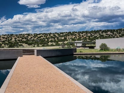 Cerro Pelón, en Nuevo México, es un imponente complejo diseñado por Tadao Ando, rodeado de una finca de más de 8.000 hectáreas y que Ford vendió en 2021 por unos 40 millones de euros.