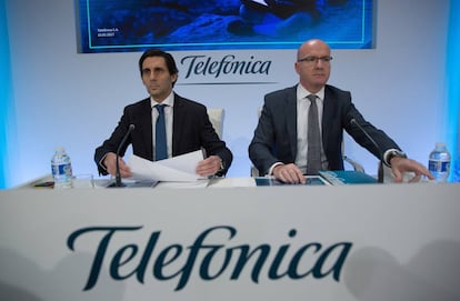 Jos&eacute; Mar&iacute;a &Aacute;lvarez-Pallete y Ang&eacute;l Vil&aacute; en el Distrito Telefonica